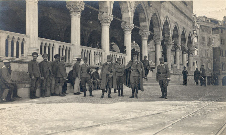 Udine durante l'invasione. Magg. Co. Galler-com di settore e Ten. Col. Manussi.jpg